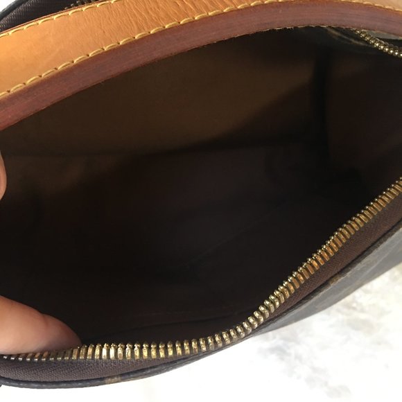 Louis Vuitton Sully Monogram - Picture 3 of 15